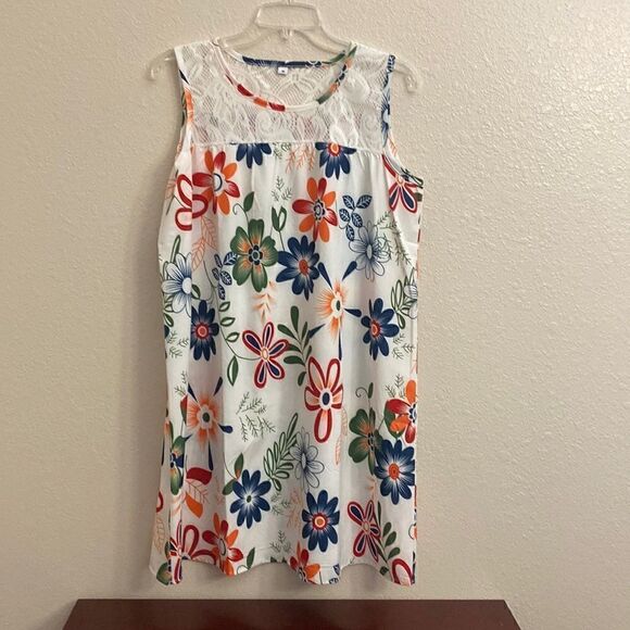 🌸🌺🌸A white dress with colorful floral design the top and back lace design!! - Picture 3 of 6